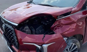 Vinfast VF3 thử độ cứng với Toyota Veloz